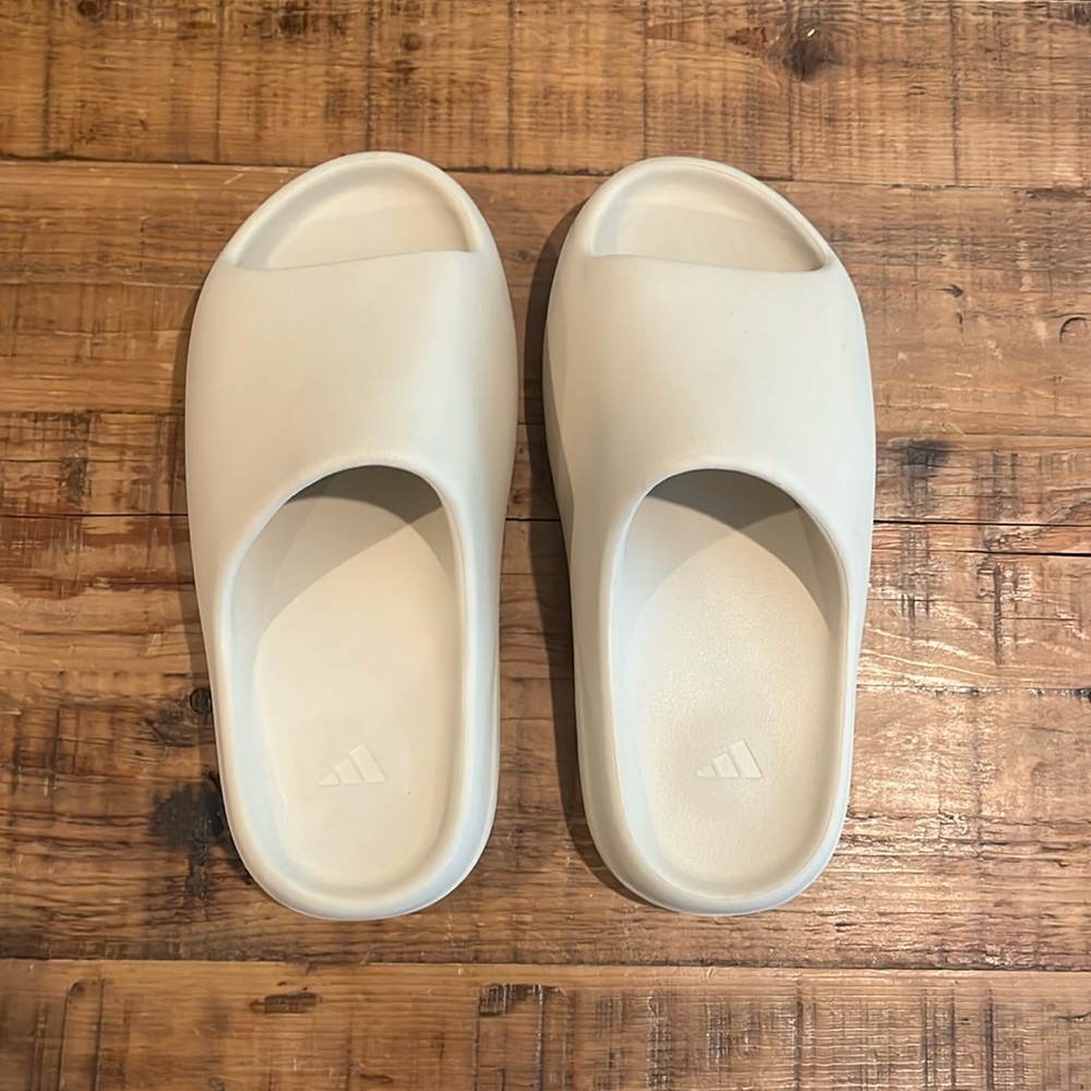 Authentic Bone White Yeezy Slides